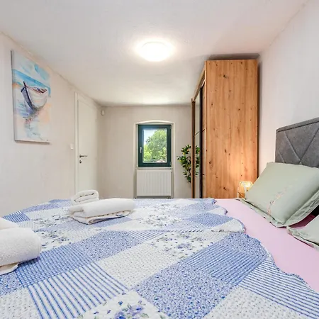Zvonimir Zadarvillas *
