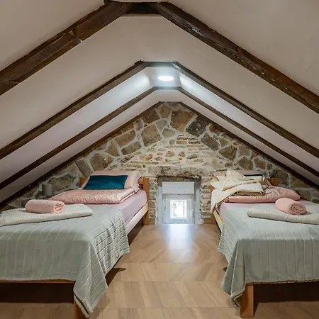 Zvonimir Zadarvillas *